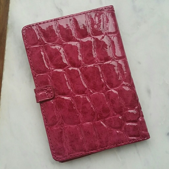 Sold Ⓜ Victoria's Secret Passport holder - Picture 3 of 4